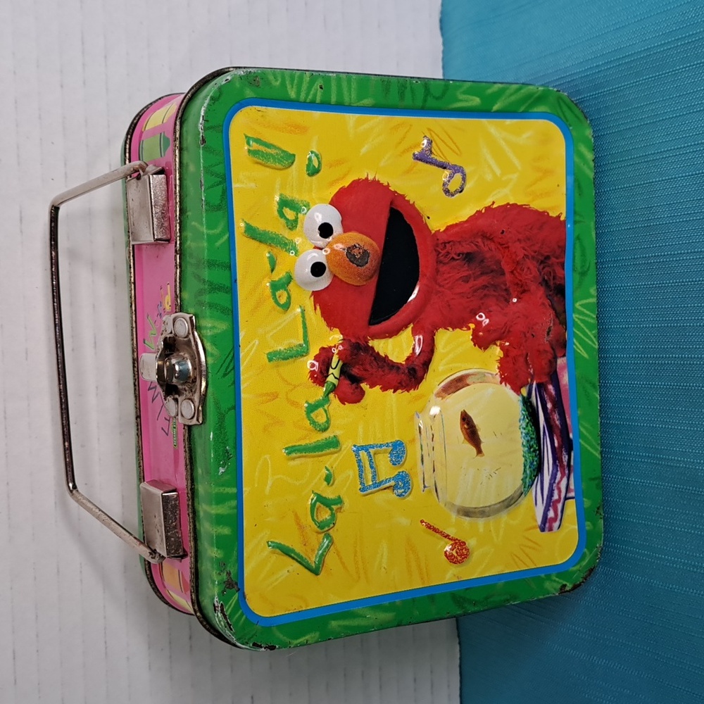 Elmo world mini metal lunchbox